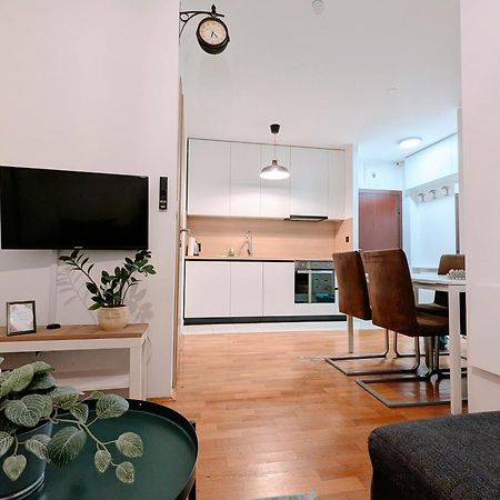 Doma-Lu Apartment-Near Airport And Highway- Free Parking Velika Mlaka エクステリア 写真